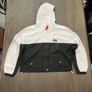 NWOT Guess Black White Colorblock Cropped Windbreaker Raincoat Size M